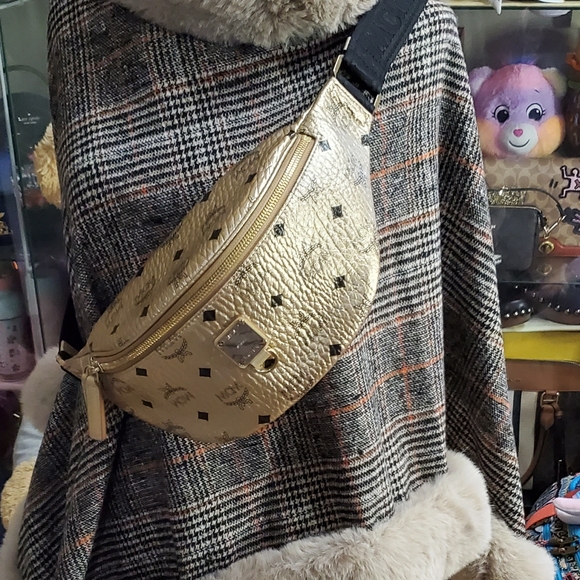 🎁SOLD🎁 MCM GOLD Fanny Pack Berlin Gold. - Picture 9 of 9